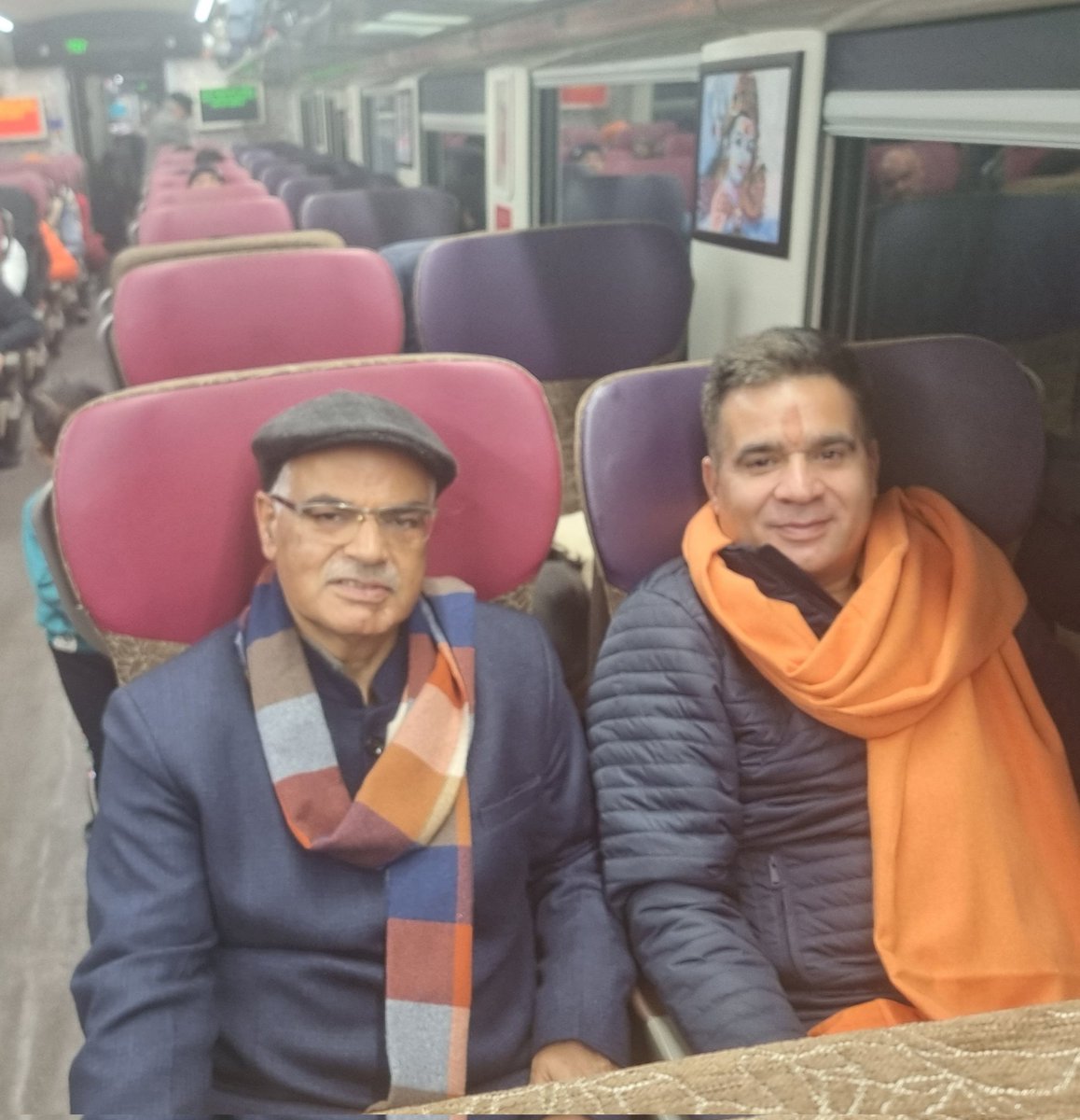 RavinderRaina's tweet photo. वन्दे भारत एक्सप्रेस 
#जय_हिंद 🇮🇳 https://t.co/aDpFsqawoP