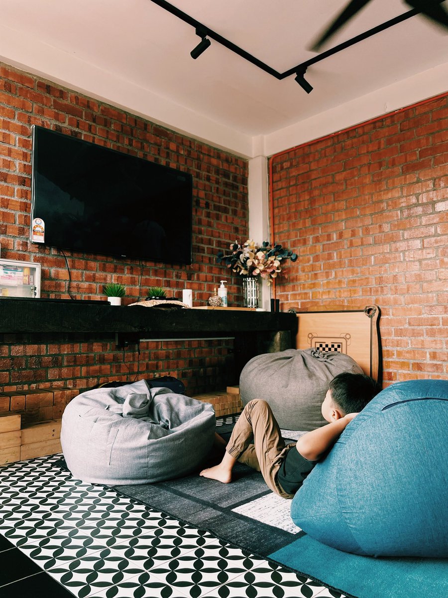 raafikaziz's tweet photo. Cantik homestay Limas Bonda ni. Ada 7 bilik semuanya. Dapur ada, nak bbq pun boleh, swimming pool besar. Sangat puas hati. https://t.co/m8g9KZwnj4