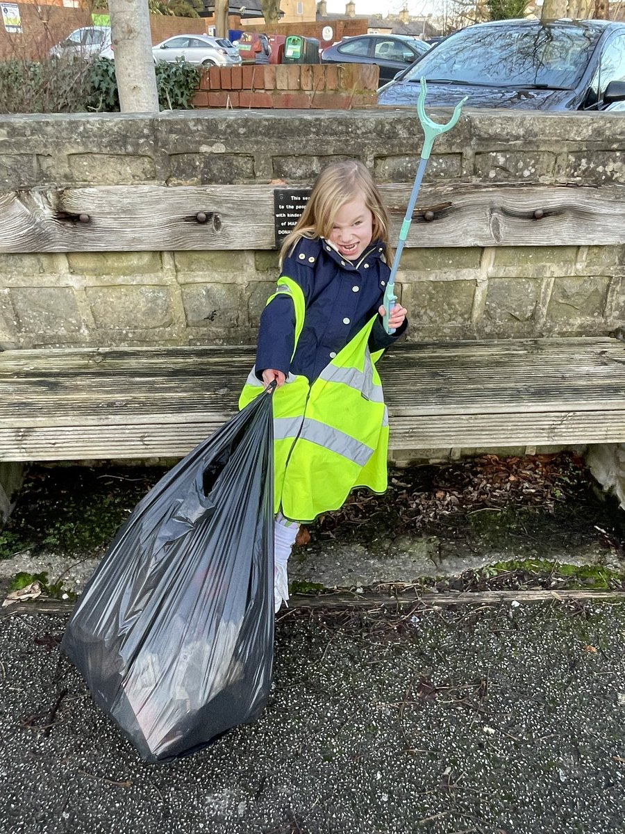 15 minutes of litter picking in #chapelallerton #leeds

People who litter can do one.