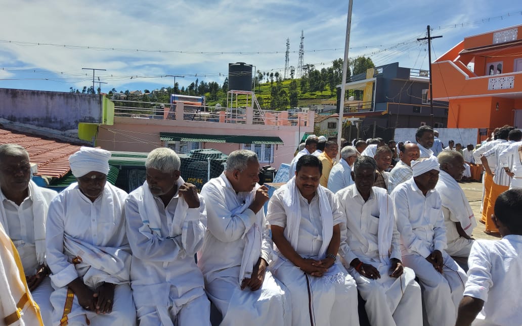 Ramachandranmla's tweet photo. நீலகிரி மாவட்டம், குன்னூர் ஒன்றியம் இளித்தொரை கிராமத்தில் ஊர் பொதுமக்களுடன் தைப்பொங்கல் விழா கொண்டாடிய மகிழ்வான தருணம்!!!  @arivalayam @DMKNilgiris https://t.co/OBSCEKoFSt