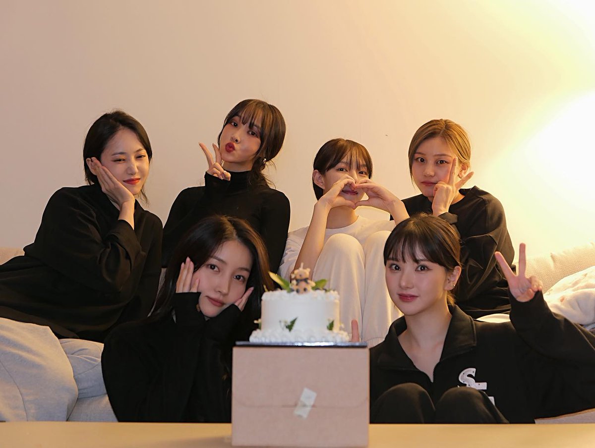 여자친구8주년 대박나자😊😊😊
#8년간_지켜온_유리구슬 
#8ternityOfGFRIEND