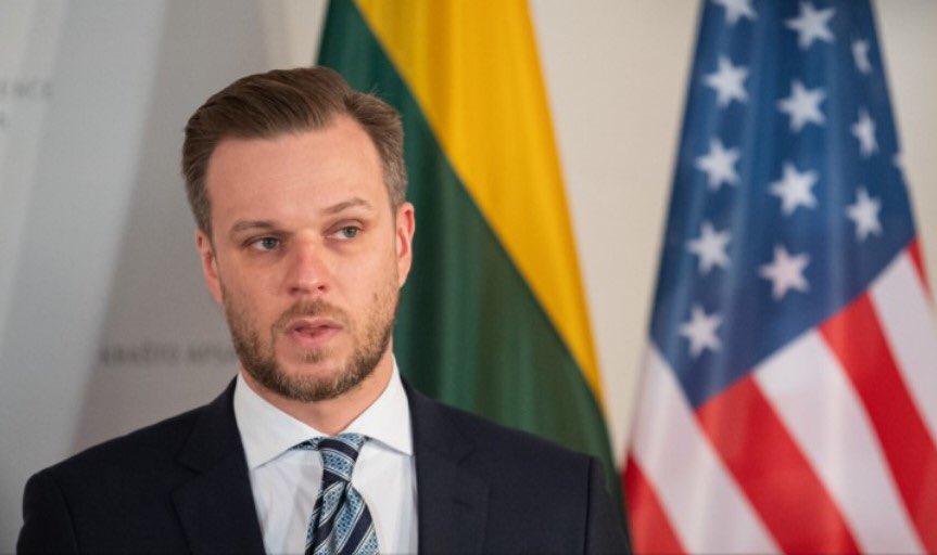 visegrad24's tweet photo. “The people of Ukraine should have the weapons they need to fight back.
We should look for ways to help faster, not find reasons to delay longer”
- Lithuania’s Foreign Minister @GLandsbergis
🇱🇹🇺🇦 https://t.co/TuIZ9P9fJI