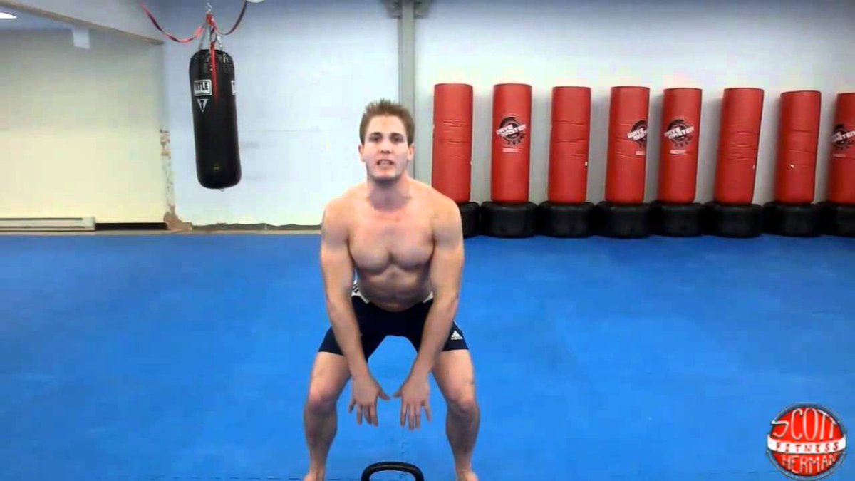 reisquarteu's tweet image. How To: #Kettlebell #HighPull. youtu.be/Li4g5p6s2eM #Fitness #CrossFit