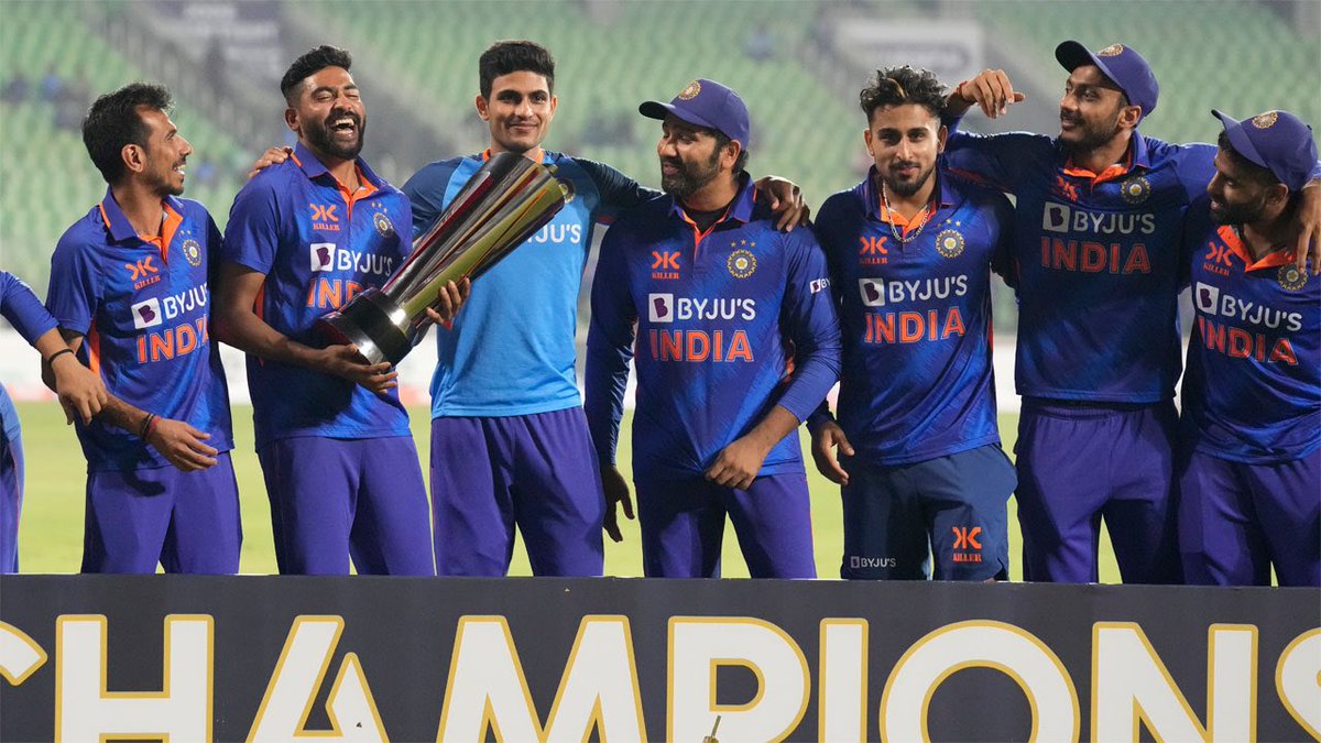 mdsirajofficial's tweet photo. A good day on the field and it was wonderful to watch @ShubmanGill &amp; @imVkohli bhai bat today. Congratulations on your 100s and thanks to the almighty for giving me this opportunity to contribute in team’s biggest win. Shukar 🙏🇮🇳 @BCCI https://t.co/ZDAVMRL250