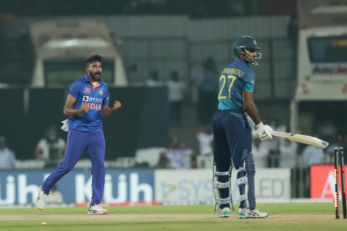 mdsirajofficial's tweet photo. A good day on the field and it was wonderful to watch @ShubmanGill &amp; @imVkohli bhai bat today. Congratulations on your 100s and thanks to the almighty for giving me this opportunity to contribute in team’s biggest win. Shukar 🙏🇮🇳 @BCCI https://t.co/ZDAVMRL250