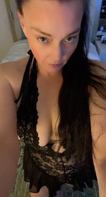 Looking for a man like @bertkreischer is there anyone out there 🤭 - Lonely Milf https://t.co/GJOTzT4