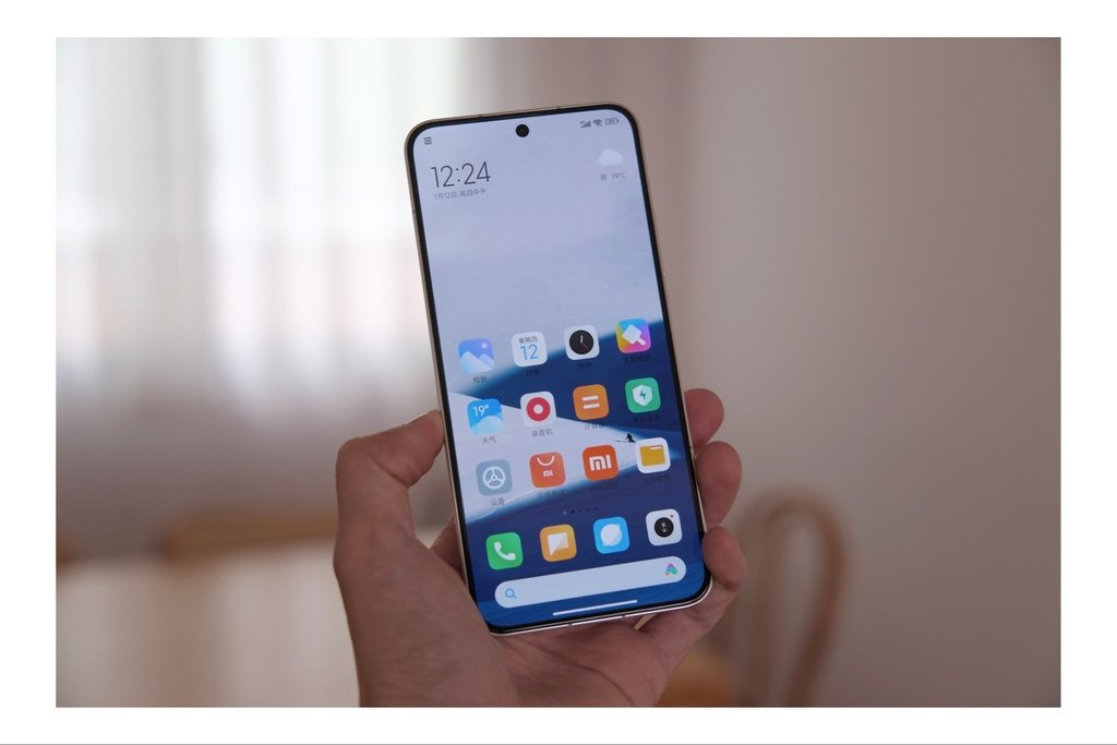 TECH__UPDATES's tweet photo. What do you think of the white version of the Xiaomi 13?
#Xiaomi13Pro #xiaomi13 #AliTechCompare https://t.co/KABg923cT8