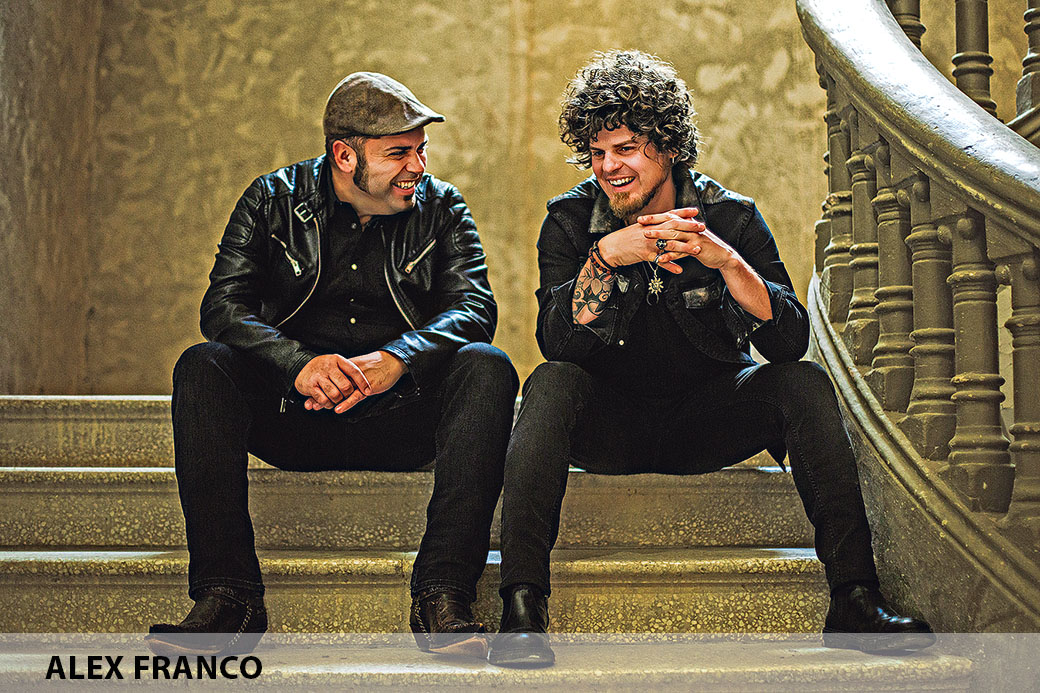 DiariHoraNova's tweet photo. [CULTURA] #Corada publica el seu primer àlbum, ‘De vuelta de nada’.

📍 El grup liderat per @JJBosk i Albert Serrano debuta amb un treball que combina rock enèrgic i melodies pop. 

🔗 https://t.co/ZrZZvh0x9i https://t.co/nwONDoMVGj