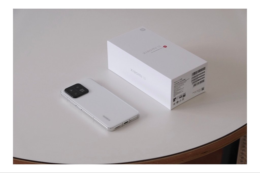 TECH__UPDATES's tweet photo. What do you think of the white version of the Xiaomi 13?
#Xiaomi13Pro #xiaomi13 #AliTechCompare https://t.co/KABg923cT8