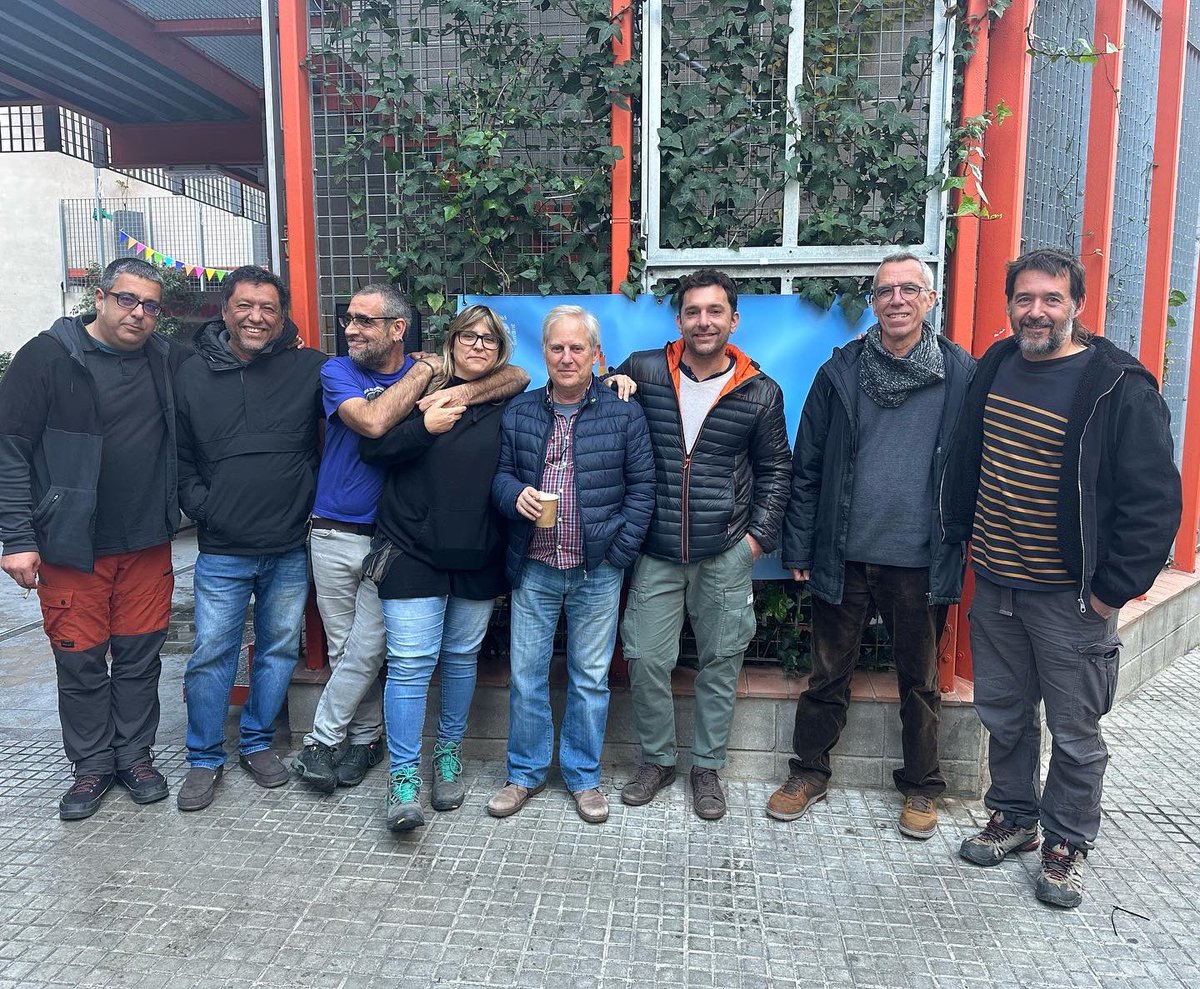 Ayer fue un día muy feliz para Entrepueblos, escuela de vida y solidaridad para muchas de nosotras, Cumplimos 35 años e inauguramos nueva sede en #Sants. 👯‍♀️🥂