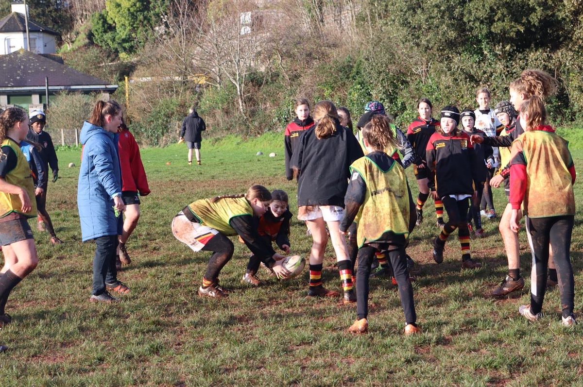 TeignmouthRugby's tweet image. It's been a great day for #girlsrugby.
We had the pleasure of @leanneriley189 joining us to coach some of our junior players.
It was good to see so many girls getting the opportunity to learn from Leanne's experience &amp;amp; be inspired. Thanks to everyone who made it happen.
⬛️⬜️🟥