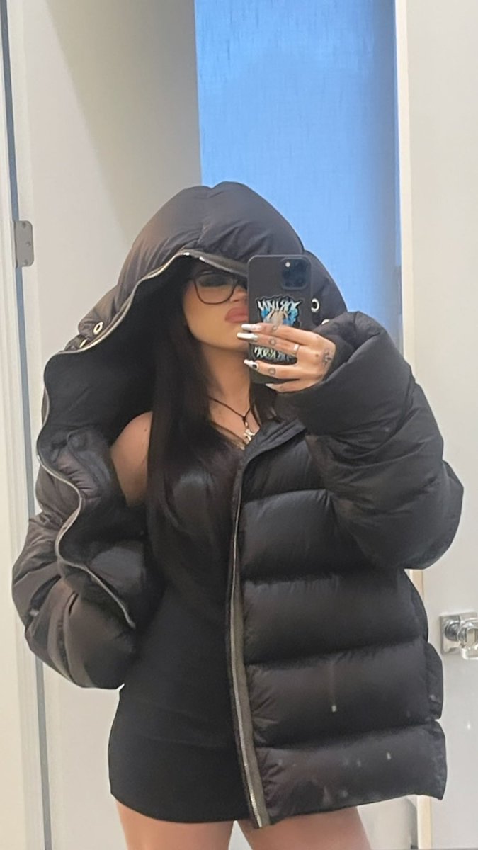 lindesource's tweet image. Maggie via her Instagram story!