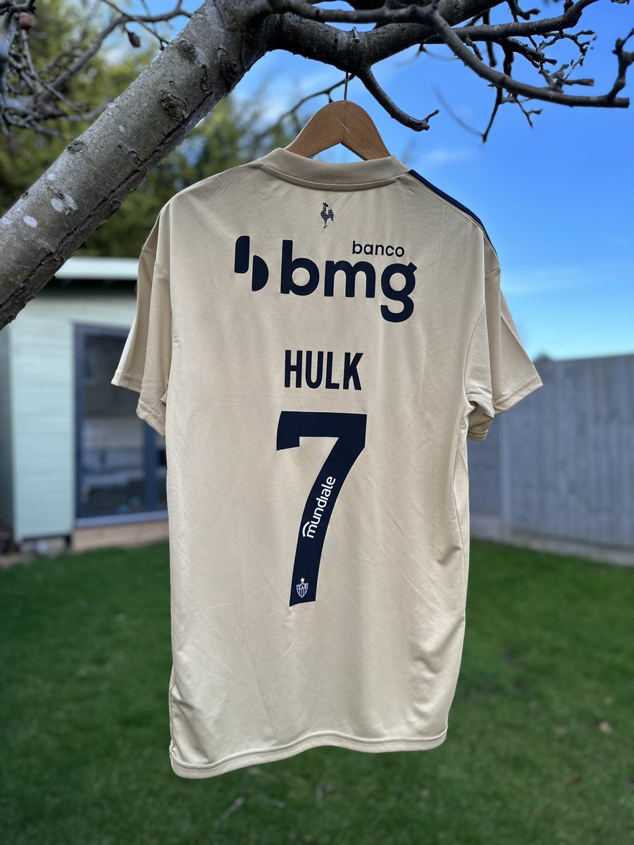 cbell2191's tweet photo. Atletico Mineiro Third Shirt 2022
 
Another shirt which I picked up from @futfanatics. A design honouring their treble winning campaign in 2021, as well as the rooster design celebrating the clubs nickname. https://t.co/3XQHrwMvcA