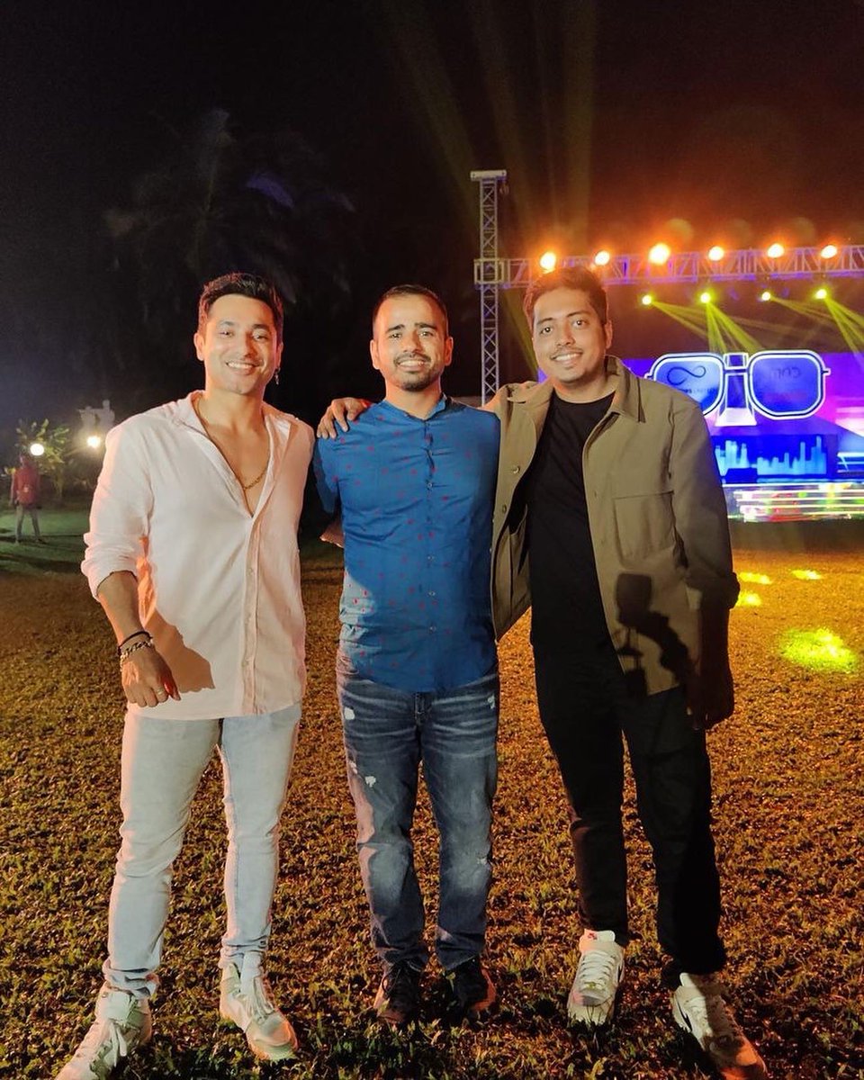pinkvilla's tweet photo. Surrounded by exceptional talent. ⚡️

@reelstario @CreatorsUnitedG 
#MadInfluence #ItAllStartsWithYou #CreatorsUnited #Pinkvilla #CreatorsUnited2023 https://t.co/c79MoMYQlR