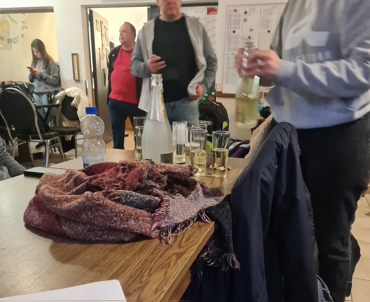 Pues mi viaje a Alemania tiene que terminar así. Brindando con champán 🥂