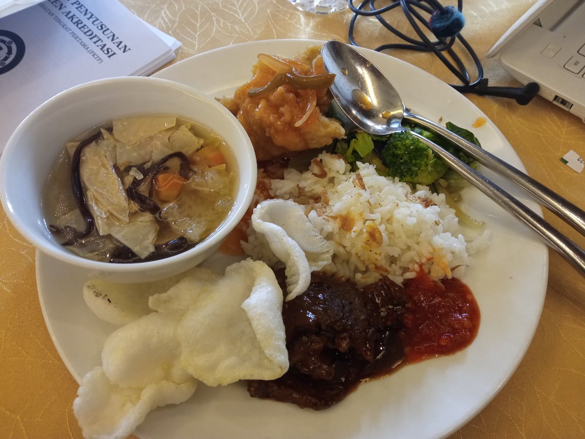 NAN________'s tweet photo. Syariah Hotel Solo https://t.co/f37I5Lr5lP