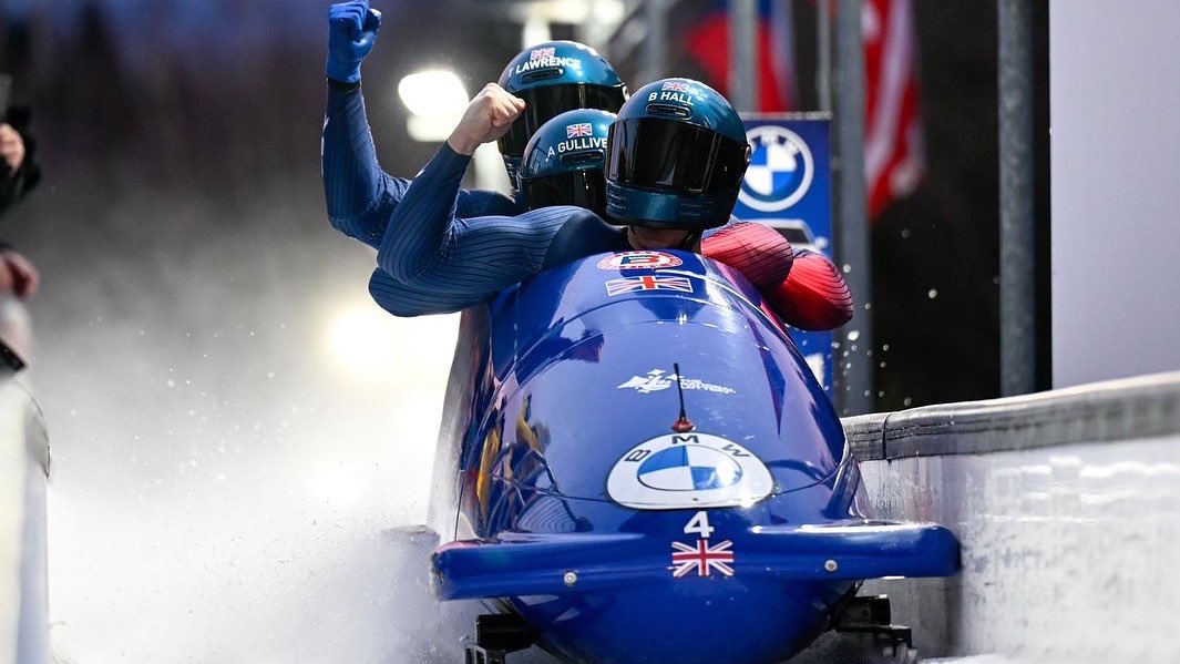 The_BBSA's tweet photo. ANOTHER ONE 👀

2 gorgeous golds back-to-back for Team Hall in 4-Man 🥇🥇

This is the 1st time a GB team has won 2 x 4-Man Bobsleigh golds in one season 🤩

AND the first time a German team hasn’t won a World Cup or World Champ gold since 2006 🔥 https://t.co/DxXopYhzLC