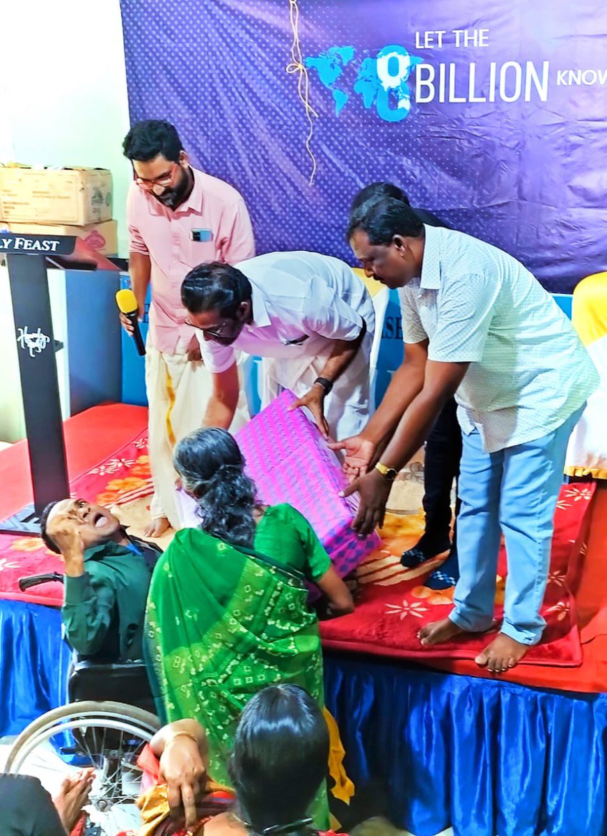 reachww's tweet photo. സെറിബ്രൽ പാർസി ബാധിതനായ മുരുകേശന് റീച് വേൾഡ് വൈഡ് ടെലിവിഷൻ സമ്മാനമായി നൽകി. പുന്നപ്രയിൽ വെച്ച് നടന്ന ചടങ്ങിൽ ബഹുമാനപെട്ട എം എൽ ഏ എച് സലാം പങ്കെടുത്തു.
#community #helpinghand https://t.co/y1JJVWNbx3