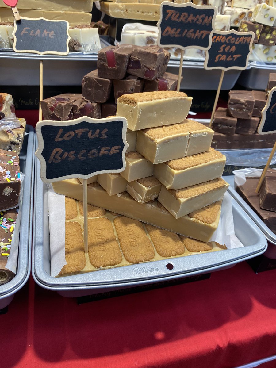 MrsVeriTea's tweet photo. For the #TwitterCakeChallenge crew… FYI I’m thinking of you
@OliverSlt @amandarussell35 @_Emily_Hicks @Mroberts90Matt @pennywpennyw @9teaNinePercent @TJGriffiths @MissCDFarran
#FudgeFans #ABitOfLondonLushness https://t.co/jU32u3CuZt