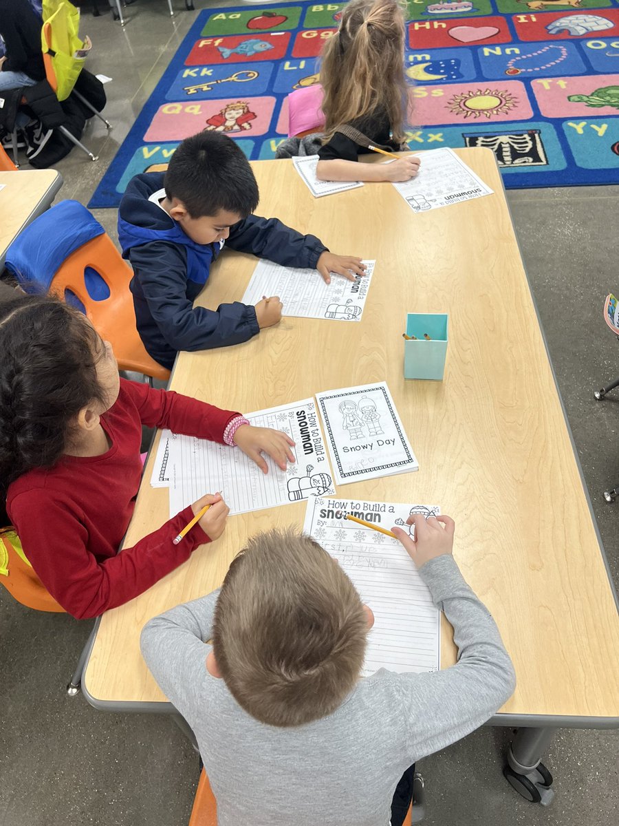 MsHenry_K's tweet photo. Channeling our inner Olaf… writing the steps to building a snowman! @Jennings_Creek https://t.co/MzZx3u3Cu0