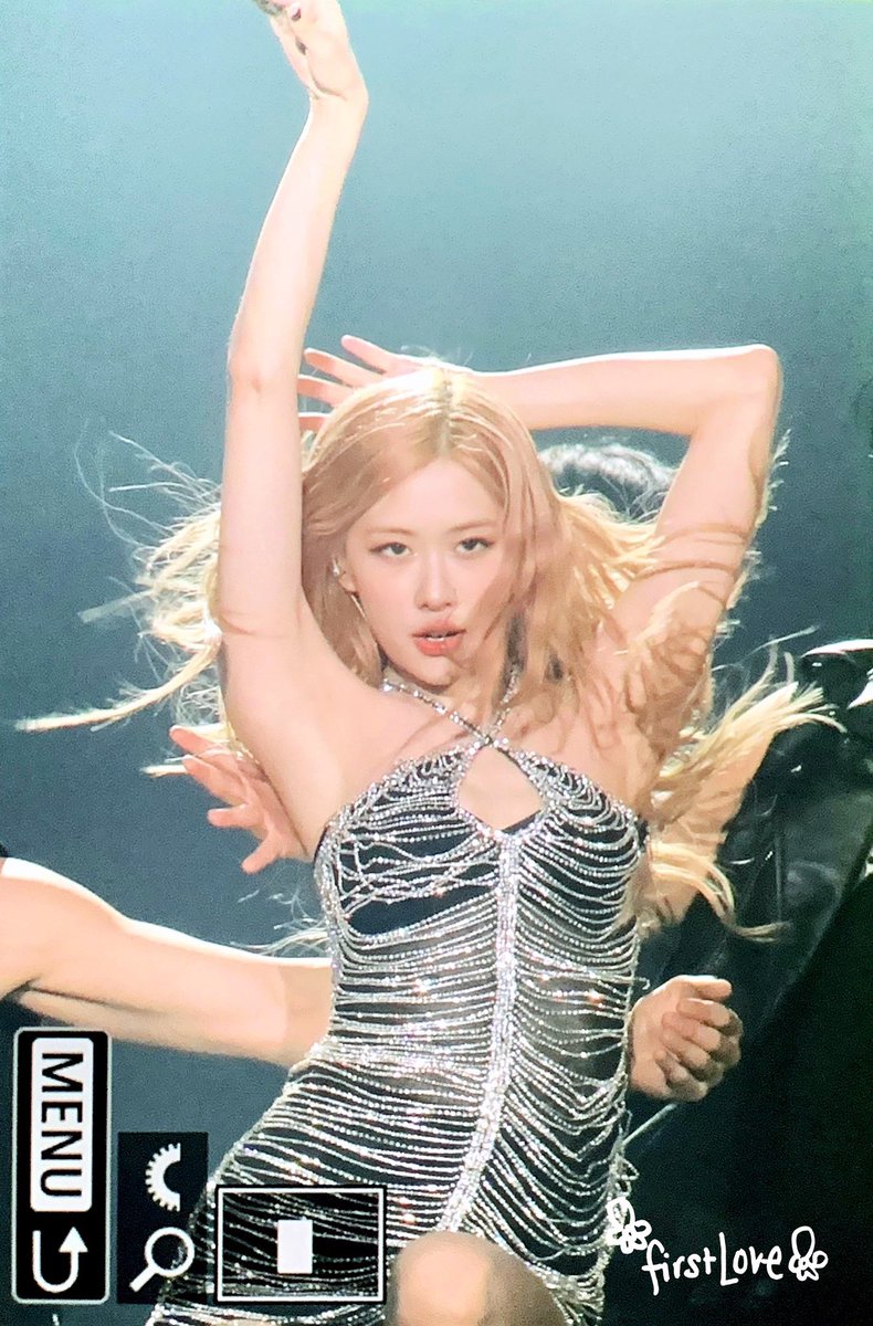 roseannepics's tweet photo. ROSÉ https://t.co/0zogveMl89