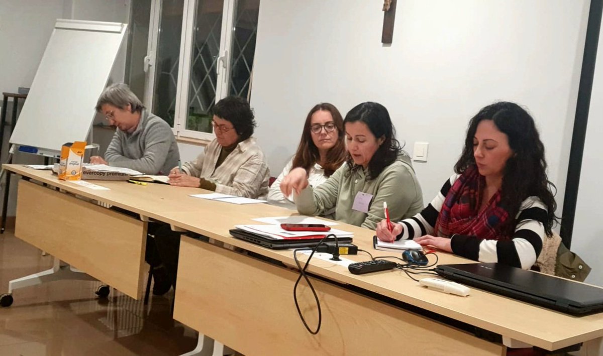 ester_cg's tweet photo. Encuentro de cristianas feministas de la @HOAC_es para compartir experiencias y acordar estrategias que nos permitan avanzar en #igualdad en la Iglesia y transversalizar la perspectiva de género. https://t.co/81pFXpl8dF