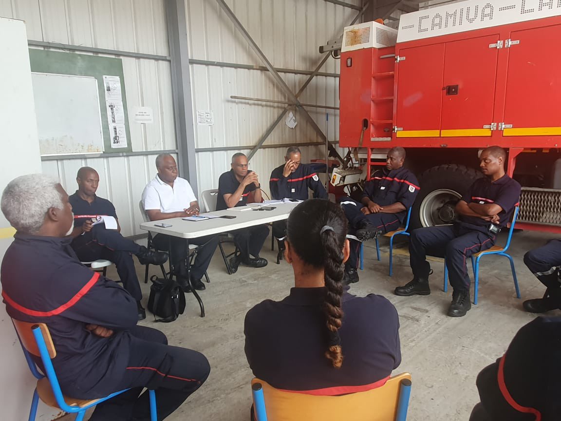 Sdis972's tweet photo. Ce dimanche, le président JC ECANVIL s’est déplacé dans les centres de secours du #GrosMorne (exclusivement armé de #SPV) et de #SaintJoseph.

Il en a profité pour adresser ses vœux aux personnels présents et échanger avec les #Pompiers. https://t.co/miho5WjFQx