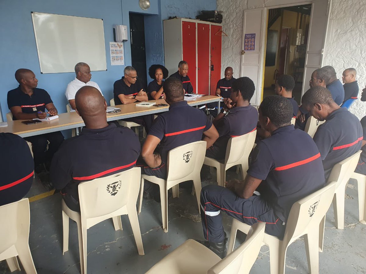 Sdis972's tweet photo. Ce dimanche, le président JC ECANVIL s’est déplacé dans les centres de secours du #GrosMorne (exclusivement armé de #SPV) et de #SaintJoseph.

Il en a profité pour adresser ses vœux aux personnels présents et échanger avec les #Pompiers. https://t.co/miho5WjFQx