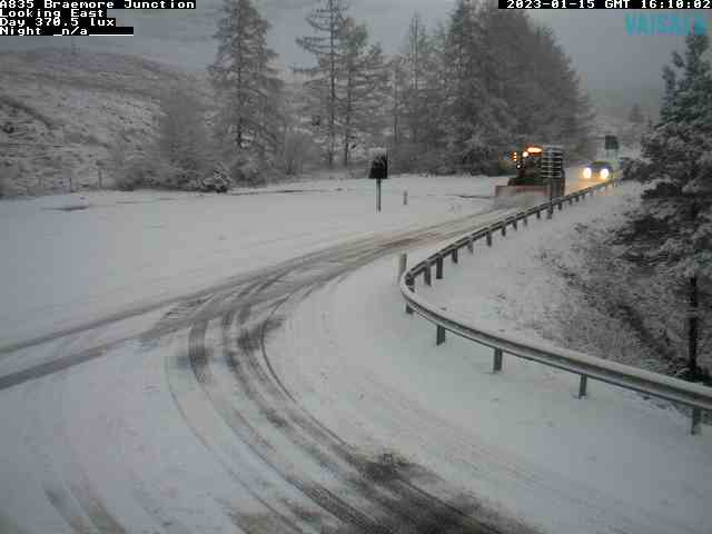 NWTrunkRoads's tweet photo. One of our tractors out on the #A835 at #Braemore, heavy snow on this route right now along with the #A9 at #Ord. We also have gritters out treating routes & dealing with any snow but please #DriveSafe & #TakeCare! https://t.co/KuI0Q0lYe6