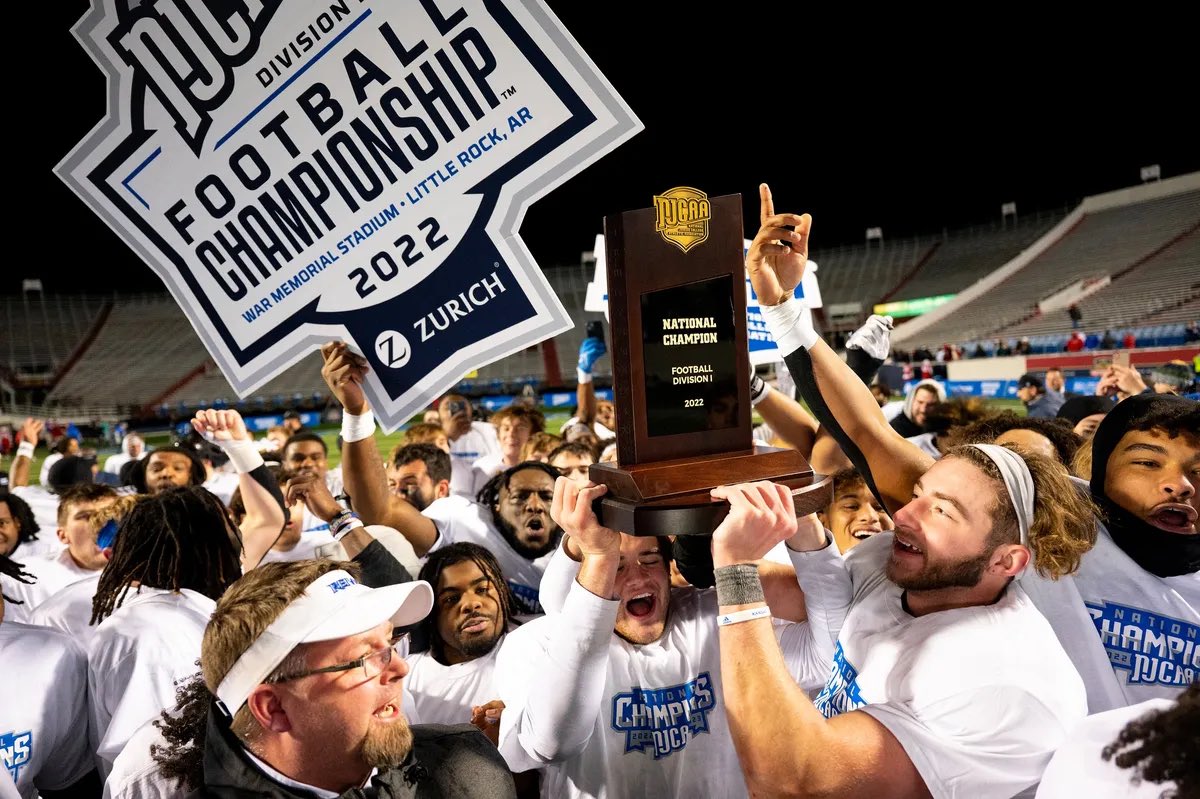 JalenThompson3_'s tweet photo. Blessed and excited to receive an offer from @ReiverFootball @CoachStrohmeier @CoachEricFinney https://t.co/eK7nB2WjxB