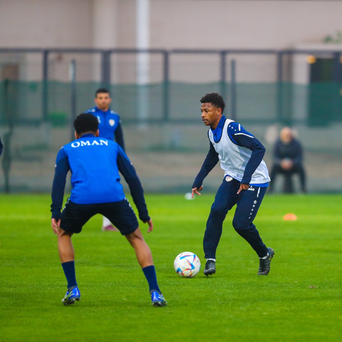 OmanFA's tweet photo. 📸 رجال "الأحمر" يُكملون جاهزيتهم لمواجهة نصف النهائي، بحصة مسائية على الملعب الفرعي لاستاد البصرة الدولي.
#خليجي25 #خليجي_زين25 https://t.co/qycDpe0XpX