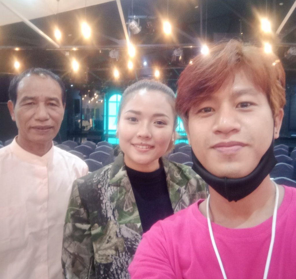 mangpifrancis's tweet photo. #TanKunKyaw
#NawSaySayHtoo
#MangPi_PaPa
#AtChurch https://t.co/GScZKckrCt