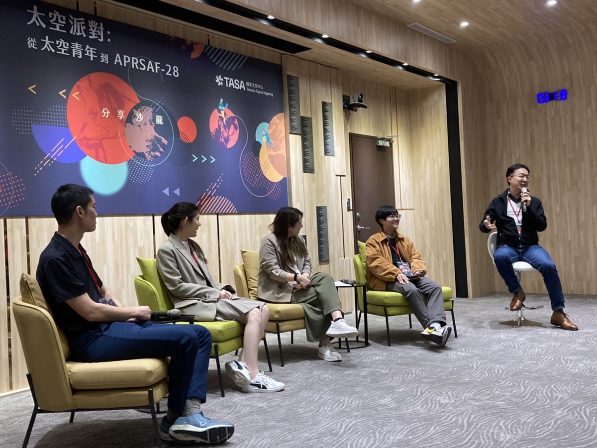 TASA_Taiwan's tweet photo. Encouraging the youth to learn about space development in Taiwan on a global scale, we selected several young professionals to attend #APRSAF28 last November.

Today we held a workshop sharing the valuable experience with more people. Space is for everyone!

@APRSAF_Official https://t.co/moz6xcV50I