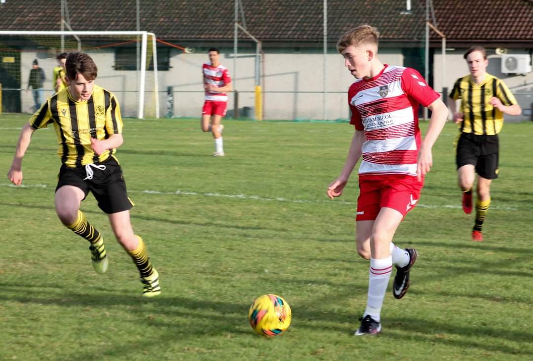 EastEndFCJuv's tweet image. which seen us into penalties and up steps Grant to make up for his earlier mistake by saving every penalty. 

Delighted coaches and focus now turns to our next match! 

#scottishcup #grassroots #Monee