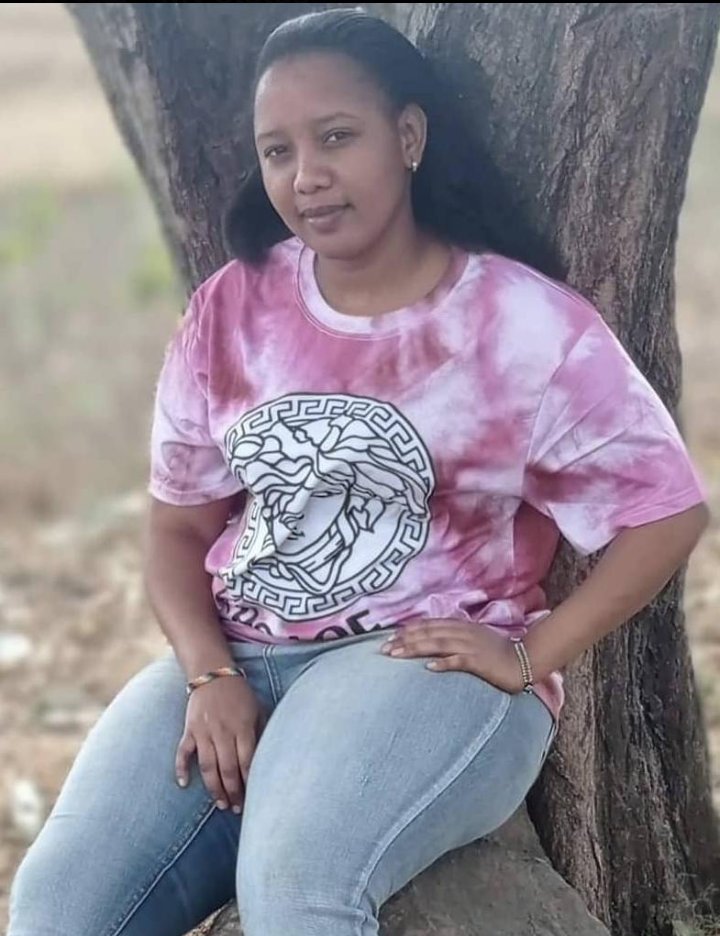 Huyu ni Joyce.
Afisa wa Jeshi la Polisi ( <a href="/tanpol/">Police Force TZ</a> ) iliyetoa vitisho kwa <a href="/TunduALissu/">Tundu Antiphas Lissu</a> na kuahidi kwamba wataanzia pale walipoishi September 7.
Jambo hili linapaswa kubebwa kwa uzito wake.