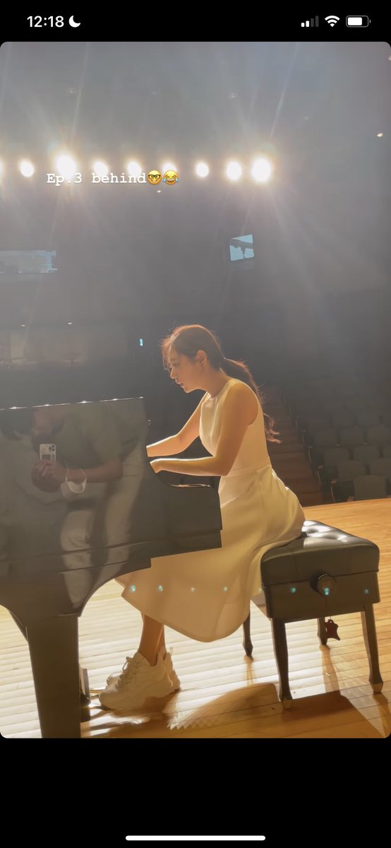 KIMSE0NHOE's tweet photo. look at jongwoo record seulki playing piano 😩😍 https://t.co/2aBNEIjMF4