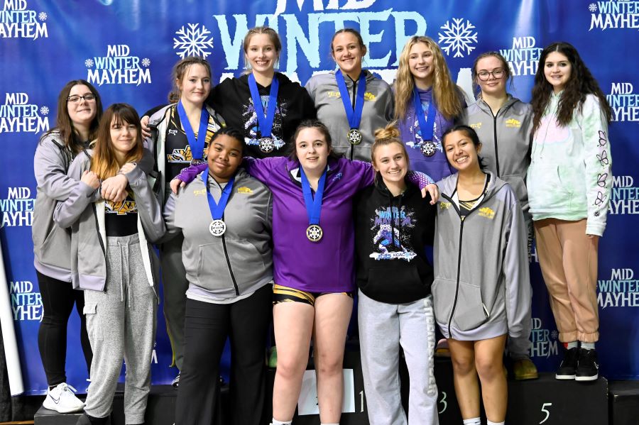 NATigerAthletic's tweet image. Girls Wrestling Recap: @NaGirlsWrestle takes 2nd place at Mid-Winter Mayhem tournament. Audrey Morrison and Kaylee Dean crowned individual champions.

🔗- athletics.northallegheny.org/news/lady-tige…