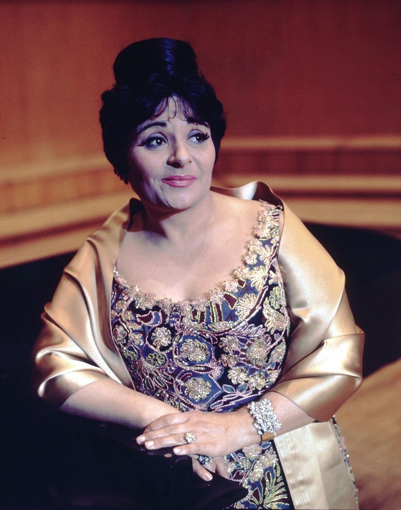 conunpack's tweet photo. Un día como hoy de 2005 nos dejaba la diva de la ópera Victoria de los Ángeles. Nada mejor que repasar su vida a través de imágenes ineditas en el documental #BravaVictoria Disponible en alquiler por tiempo limitado a 1.50 euros en #PlayPack @fundvda 👉 https://t.co/05d84FweS8 https://t.co/QePz4Zo3LE