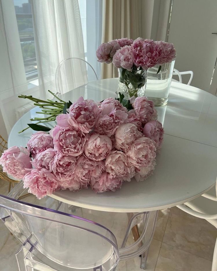 lunafleuri's tweet photo. Peonies. 💗 https://t.co/2LS1FlhWBk