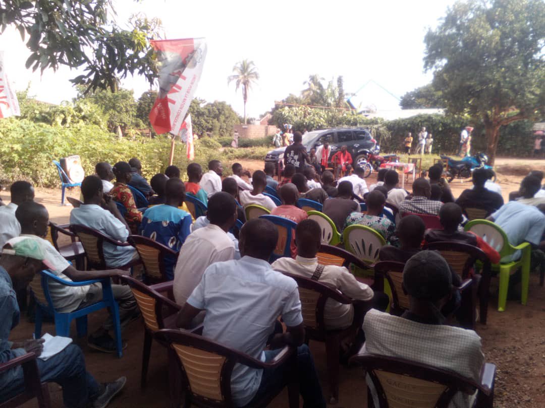 BillyKambale1's tweet photo. La grande machine se met en moule sur toute l’étendue de la république.

Ici nous sommes à Tshikapa ville où la base du Coordonnateur @bedelmande poursuit son implantation dans les communes de la ville.

Nous avançons vers l’objectif sans atermoiements. https://t.co/kk8v29L6lg