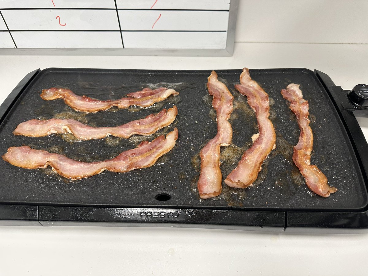 tresreed's tweet photo. When the team meets the challenge you set for them, you gotta pay up by making them breakfast! #capestrong 💪🏼 @KAMOkonnects @ike_beeze @KattiaS_Ramirez https://t.co/RxvWhBK4Cw