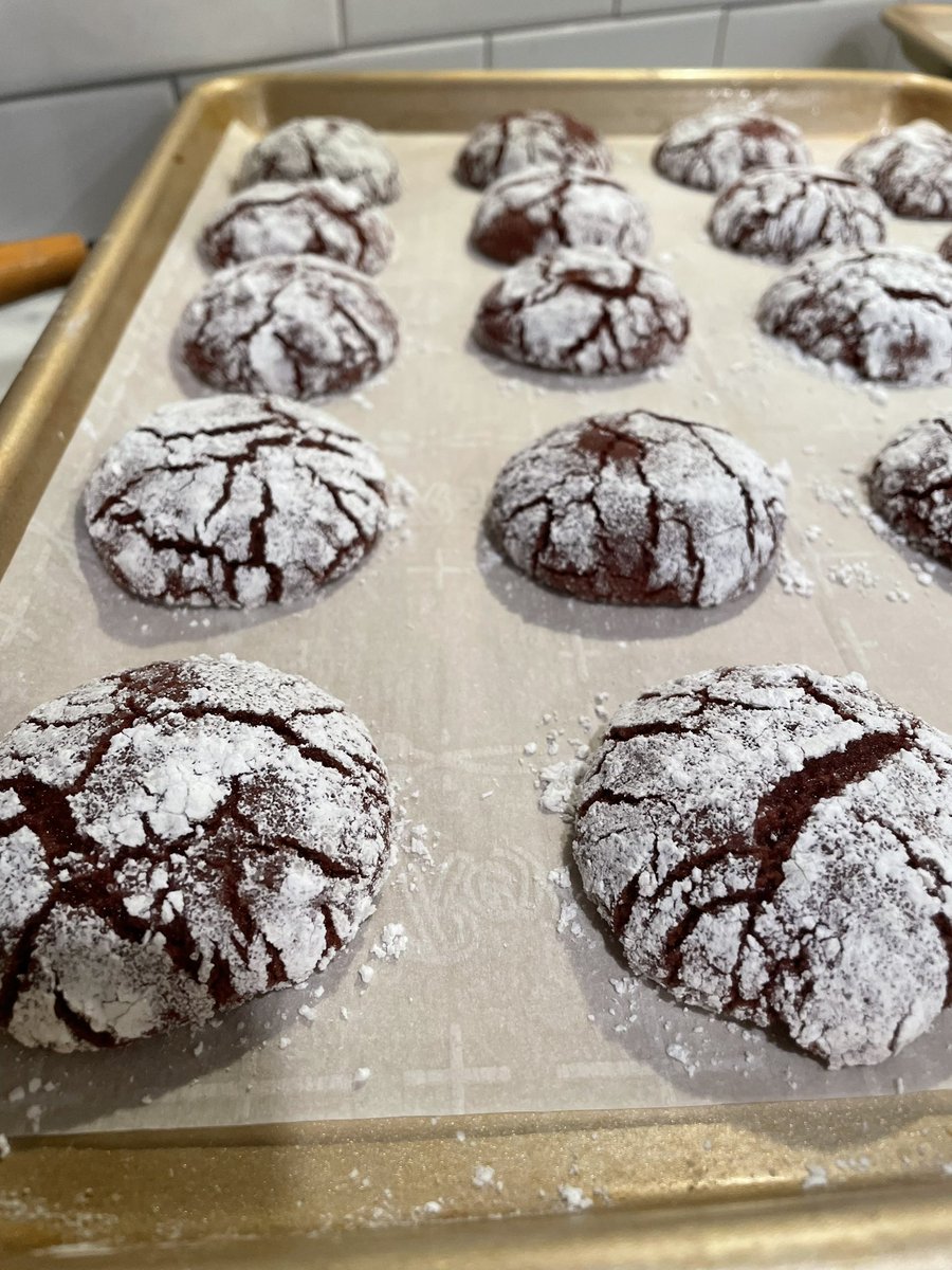 abigailxlea's tweet photo. Nothing like a postponed cookie exchange to get the kitchen messy after I just cleaned it because it ✨slipped my mind✨ https://t.co/AzHpyZUn8h