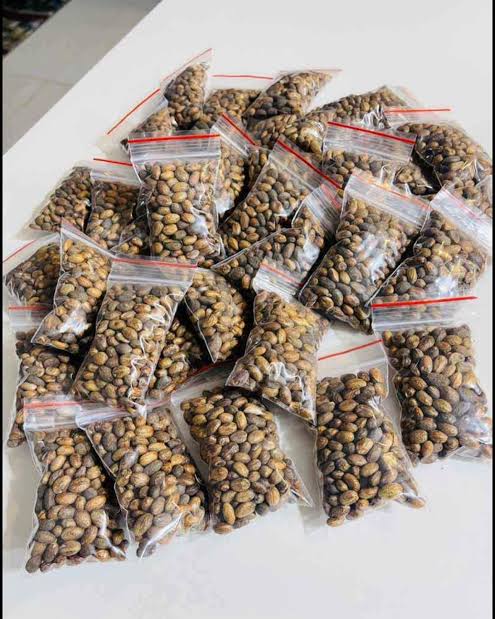 Olamide__GOLD's tweet photo. Another  weekend and you refuse to be intentional wit ur wellness anyway I am still here, talk to me about that Diabetes,Low-sperm count,watery sperm, pneumonia, yeast infection, infertility, period cramps e.t.c
To order/Enquiry: 08069578917 

#BBTitans #wellness https://t.co/N0OHvmuJuz