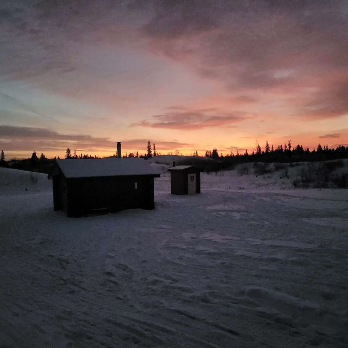 JosephKornelsen's tweet image. Early morning departure at the Epinette Creek ski trail. #exploremb