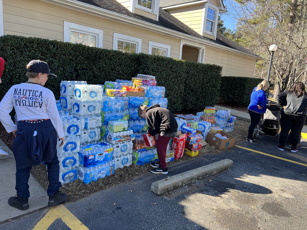 LGMS_HCS's tweet photo. What an honor to witness our community come together to provide for those affected by Thursday’s weather. Our Henry County and Locust Grove Community are the BEST! #HenryStrong #LGStrong https://t.co/XJoYPPt46T