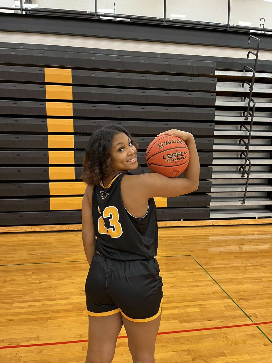 Hooper23Kamauri's tweet photo. My name is Kamauri Gordon-Bey. I am a student of 2023’ class. In July 2021, I tore my ACL along with some other things (PCL,Two Meniscus, and a sprained MCL). After a year off, I returned to basketball August 2022. Stay tuned to see my progression this season/year! #comebackszn https://t.co/XuGKCY7nUd