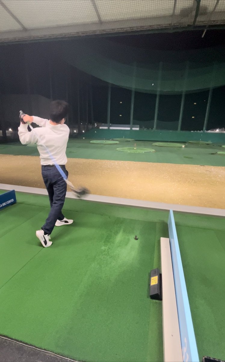 RyotaNabeshi's tweet photo. 遅番終わりのゴル活🏌️
アイアン良し!
UT良し!
FW良し!
ドライバー問題しか無い!
練習前にドライバーのYouTube見てイメージ整えたのに全くダメ
次回のラウンドはドライバーを持って行かんとこ
有ったら打つけど無かったら打てないのでね
#ゴルフ
#PGM
#アコーディア
#EPICMAX https://t.co/MM918L5sDp