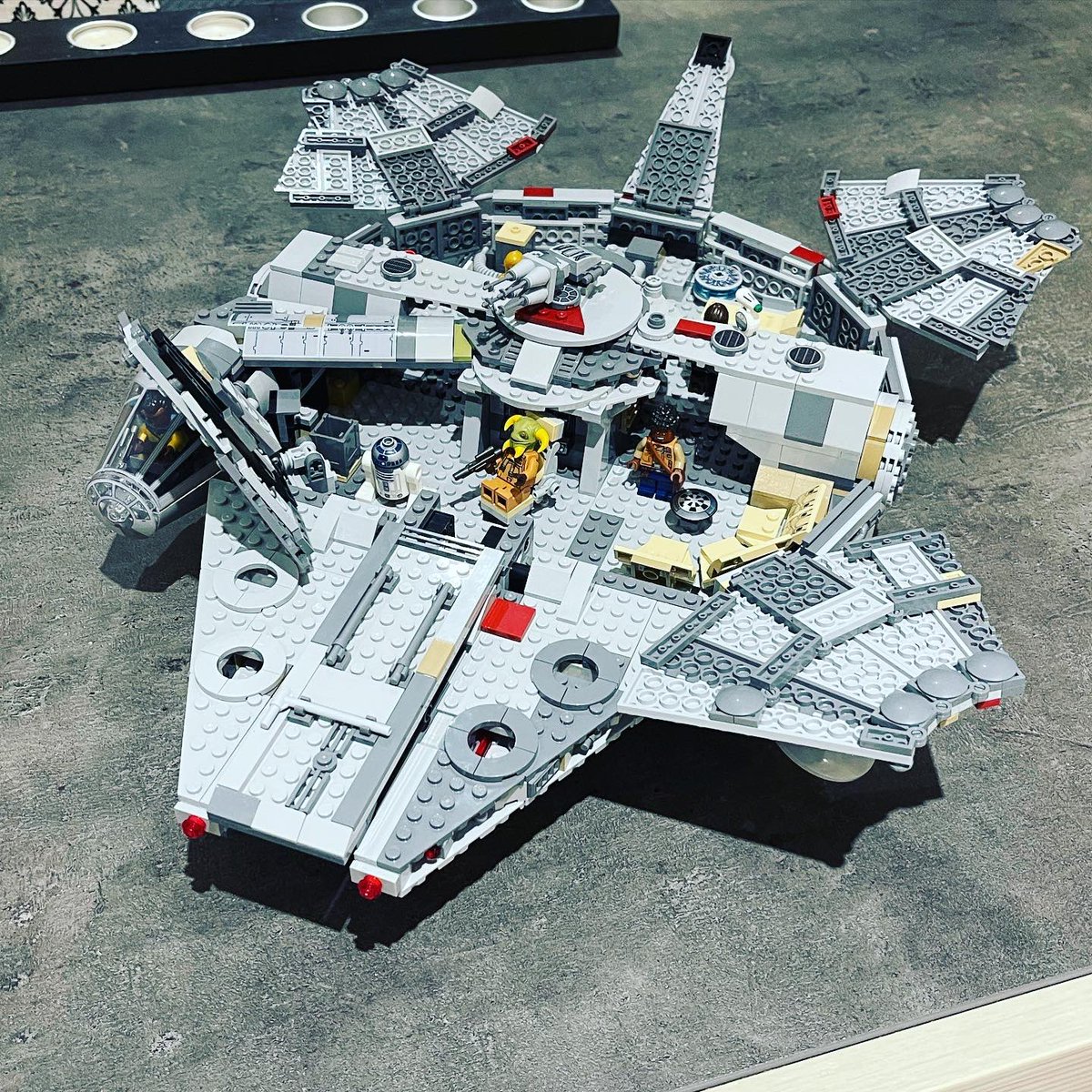 milhouse08's tweet photo. Petit #lego du jour avec ce #fauconmillenium montage pas ouf mais le résultat final est classe https://t.co/VLKH1xHEW0
