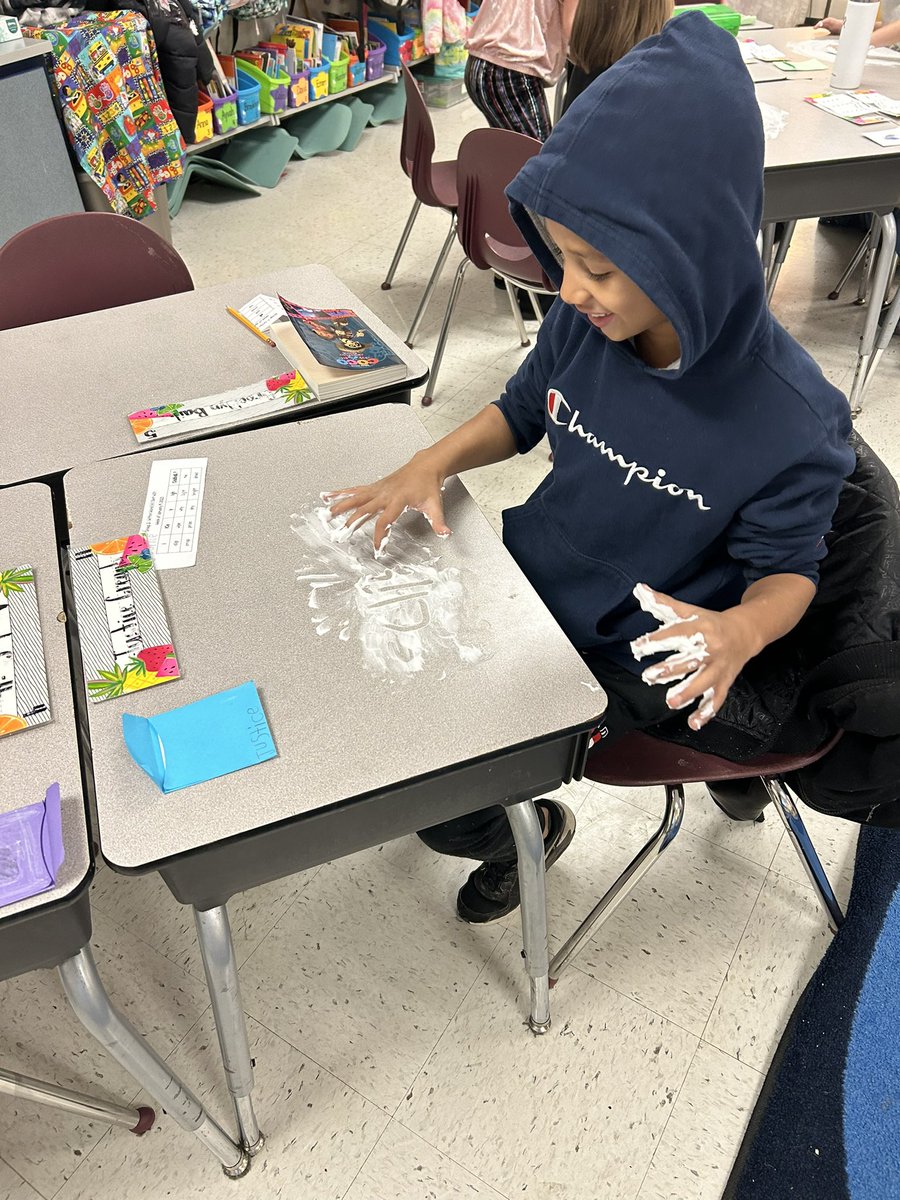 Word work with shaving cream is always fun! #bheleaders #werprexies