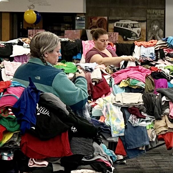 WestShoreSD's tweet image. CLOTHING SWAP: All members of the West Shore community are invited to join us at this year’s Clothing Swap. The event will kick off on TUESDAY, January 17 from 5-8 p.m., in the Cedar Cliff Library, and will run daily through Friday, January 20. #WestShoreStrong #PleaseShare